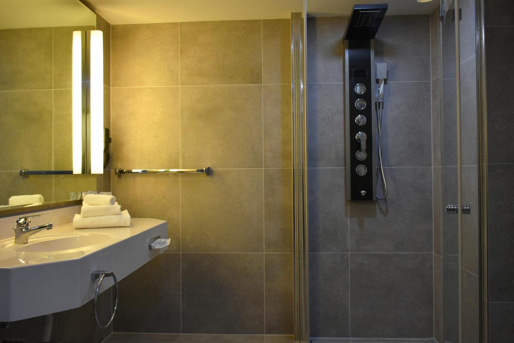 Tibet Am Airport Duesseldorf-ratingen Hotel